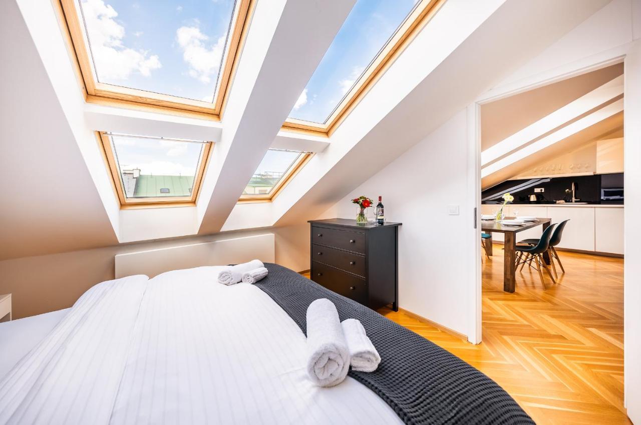 Luxurious Woodrow Wilson Apt In Prague Centre Praga Exterior foto