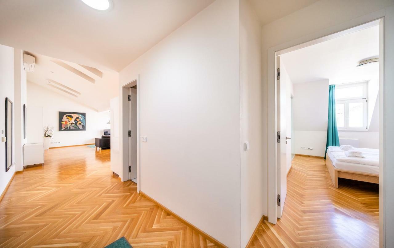 Luxurious Woodrow Wilson Apt In Prague Centre Praga Exterior foto