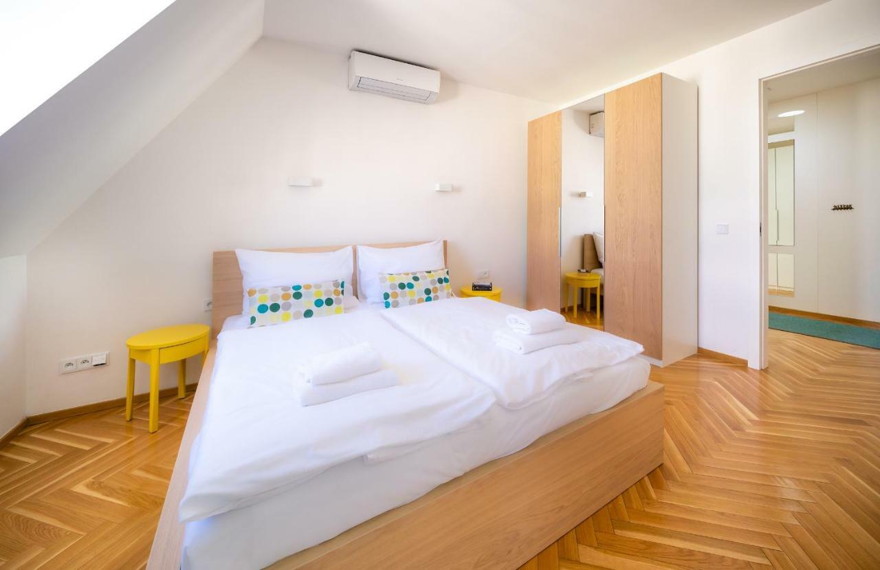 Luxurious Woodrow Wilson Apt In Prague Centre Praga Exterior foto