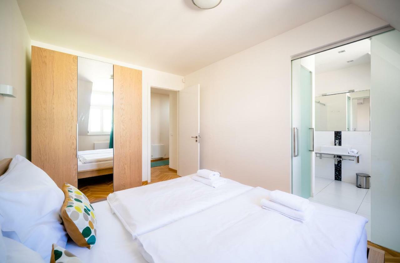 Luxurious Woodrow Wilson Apt In Prague Centre Praga Exterior foto